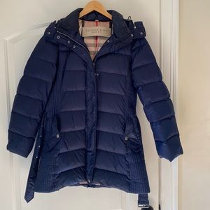 Burberry winter coat size medium fits like an 8 slight discoloration on collar